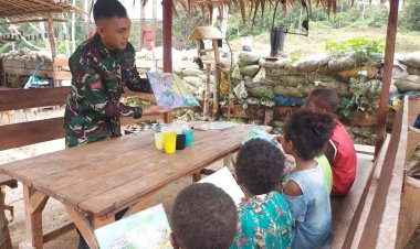 Anak Kampung Persiapan Robert Belajar Bersama Bapak TNI di Saung Satgas Yonif 623