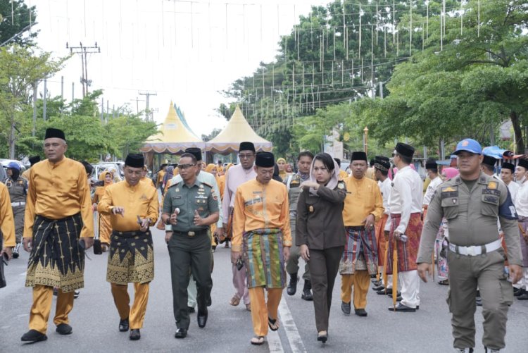 Bupati Afrizal Sintong Lepas Ribuan Peserta Pawai Ta’aruf MTQ ke XVIII Tingkat Kabupaten Rohil