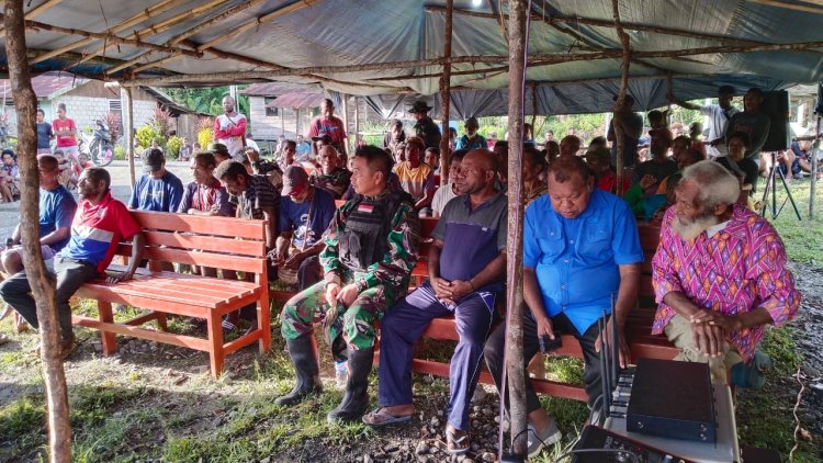 Satgas Yonif 122/TS Meriahkan Acara Tradisi Adat Penutupan Tahun 2023 di Kampung Banda