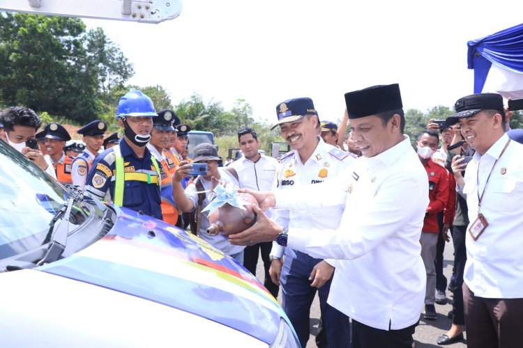 Pj Walikota Meluncurkan Mobil Layanan Cepat LPJU dan Bus Gratis TMP untuk ASN
