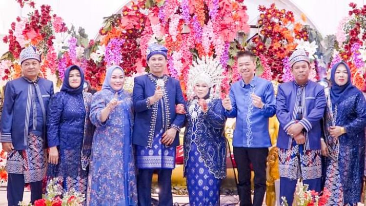 Bupati Afrizal Sintong Ucapkan Selamat atas Pernikahan Selly dan Coco, Putri H. Syamsul Hamzah & Hj. Rusmanita
