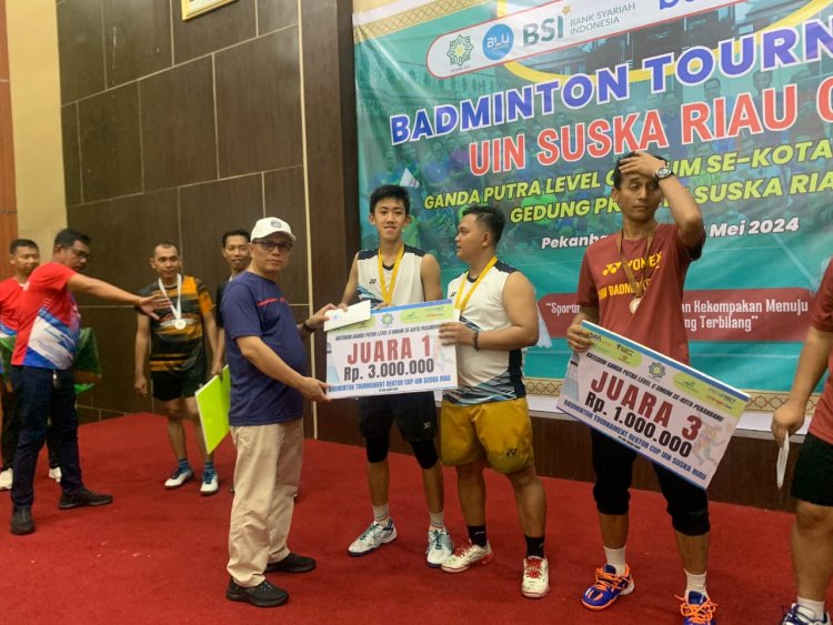 Linan-Razieq Menangkan Turnamen Badminton UIN Suska 2024