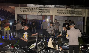 Kapolsek Peranap Pimpin Patroli Blue Light untuk Antisipasi Gangguan Kamtibmas Tahapan Pilkada 2024