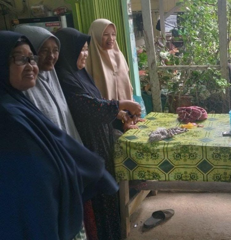 PT. Palm Lestari Makmur Bagikan Sembako untuk Lansia dan Yatim di Indragiri Hulu