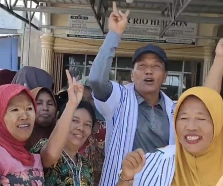 Blusukan Relawan Paslon Bistamam-Jhony Charles di Pasar Sungai Nyamuk, Sinaboi