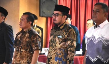 Wakil Ketua DPRD Pekanbaru Hadiri Pelantikan 45 Panwascam Pilkada Pekanbaru