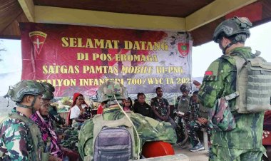 Damai TNI dan Warga Papua di Eronggobak