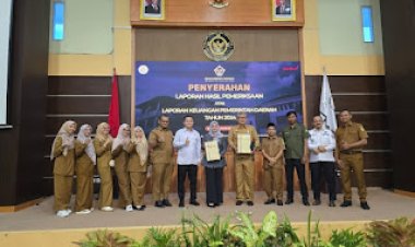 Ketua DPRD Rohil Hadiri Penyerahan LHP ke BPK RI