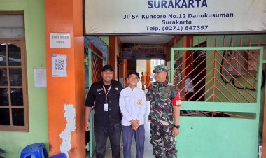 Sinergi Babinsa dan Security SMP Muhammadiyah 8 Surakarta