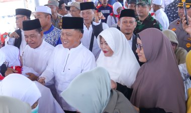 Bupati Asmar Sambut 93 Jemaah Haji Meranti di Selatpanjang