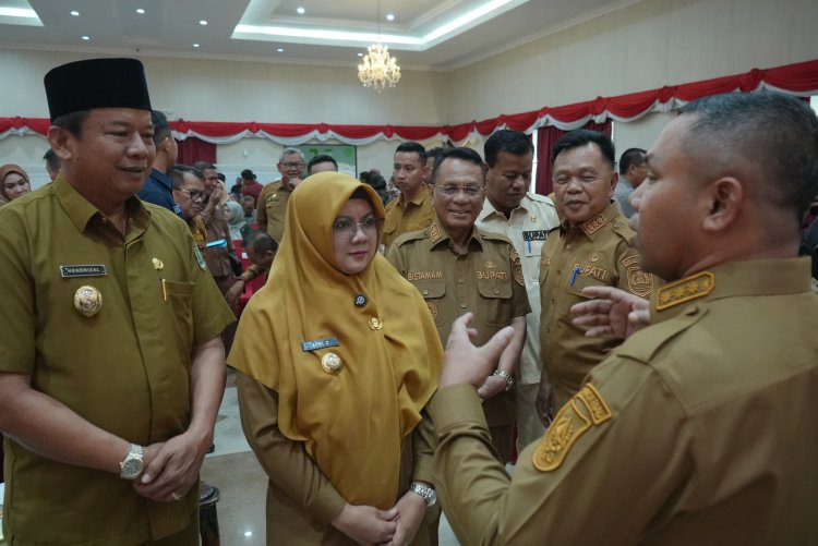 Afni Z Dorong Perusahaan Bantu Perbaikan Jalan Rusak di Siak