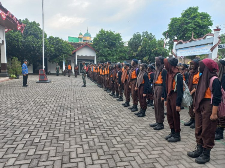 Koramil Nogosari Latih Disiplin Siswa SMKN 1