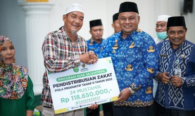 Siak Salurkan Zakat Konsumtif dan Produktif Tahap II 2025