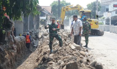TMMD Kodim Surakarta Kerahkan Alat Berat Percepat Pembangunan Saluran Air