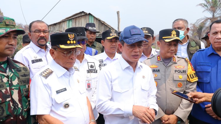Menteri LHK Tinjau Langsung Karhutla Rohil, Upayakan Water Bombing dan TMC