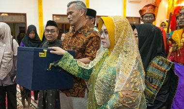 Mahkota Asli Kerajaan Siak Kembali, Bupati Afni Terharu