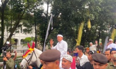 Kirab Budaya Jabar Hudang HUT ke-80 Jawa Barat di Bandung Sempat Terganggu