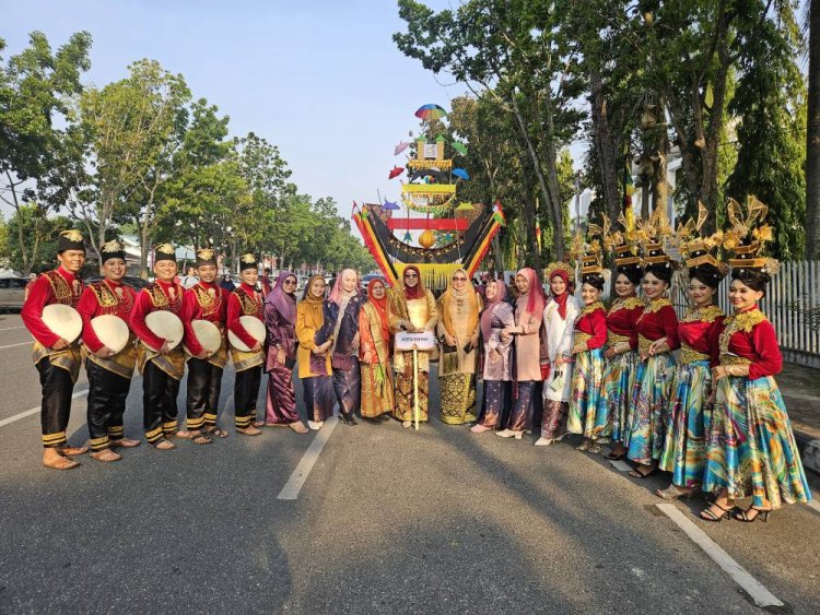 Pawai Budaya Hari Jadi Riau ke-68 Meriahkan Kota Pekanbaru