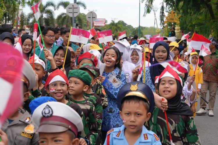 Karnaval Budaya Siak 2025 Meriahkan HUT RI ke-80, Ribuan Pelajar Ikut Tampil