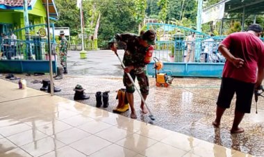 Babinsa Gesi Bersama Warga Bersihkan Masjid, Tekankan Kebersihan Pasca Ramadan