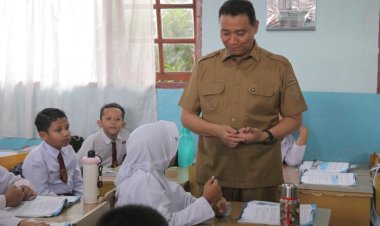 Wawako Pekanbaru Tinjau TKA SD